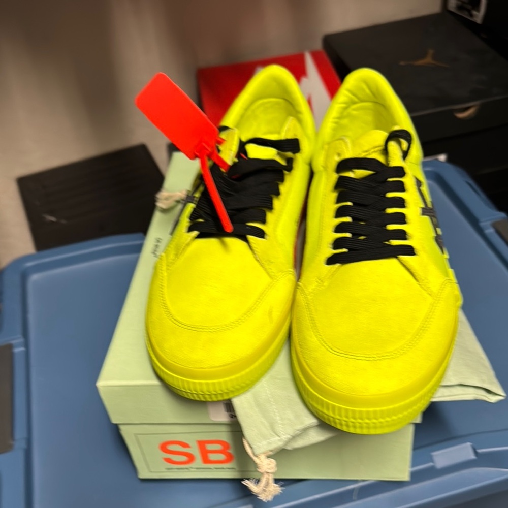 Brand New Off-White Low Vulcanized Fluo Vibrant Yellow Men's Sneakers